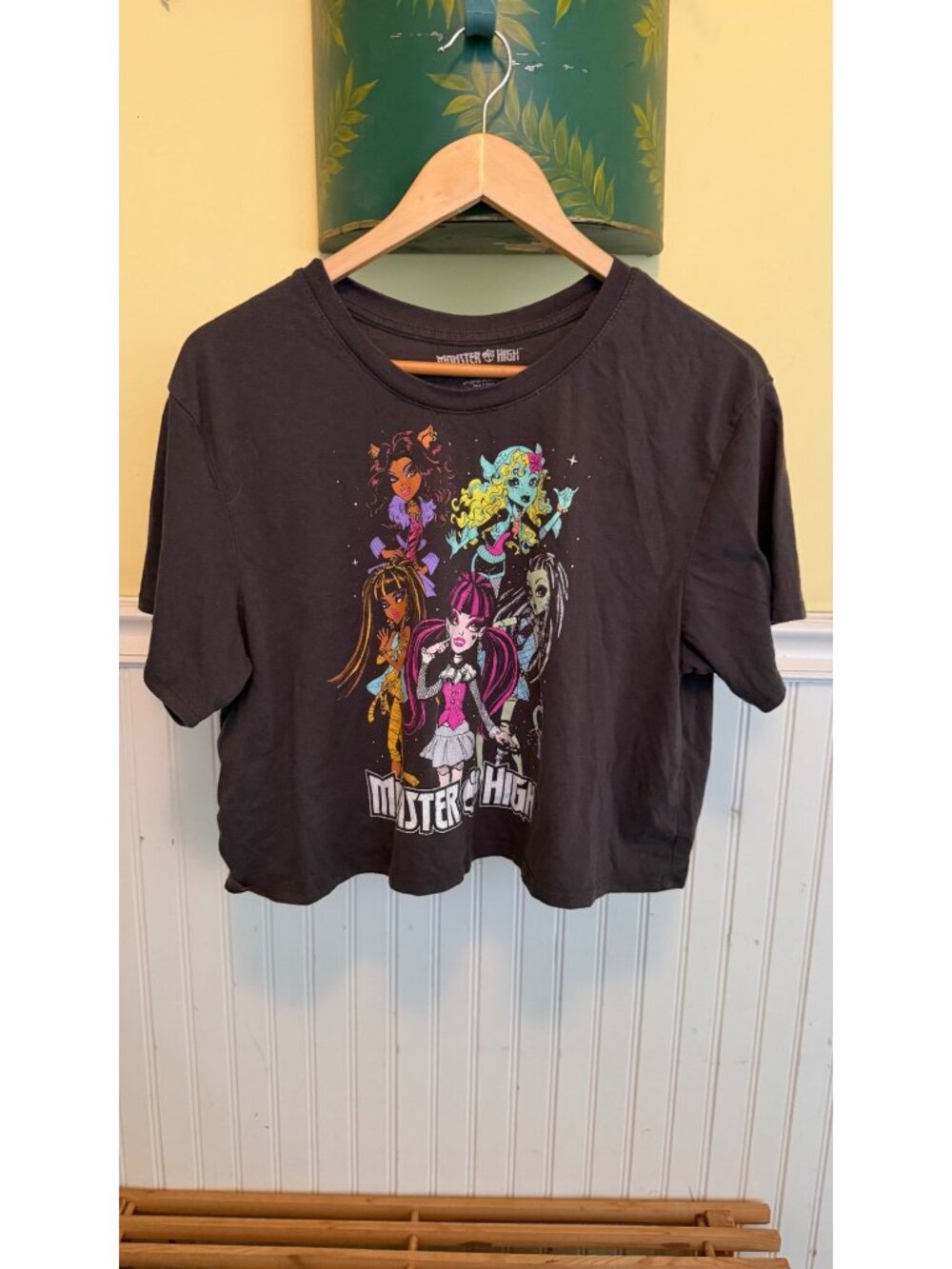 Monster High Graphic T-Shirt Black Cropped Large 2022 Mattel